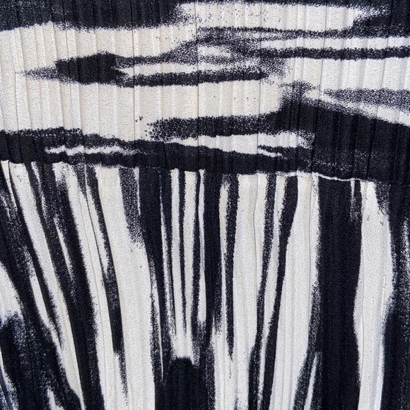 Stunning unique dress - Picture 4 of 5